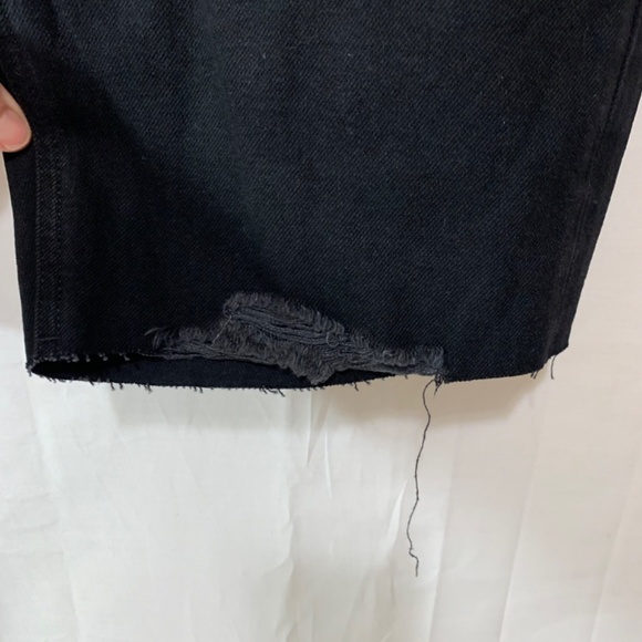 ASOS DESIGN Mens NWT slim denim shorts in black with raw hem 28” Waist - Picture 7 of 10